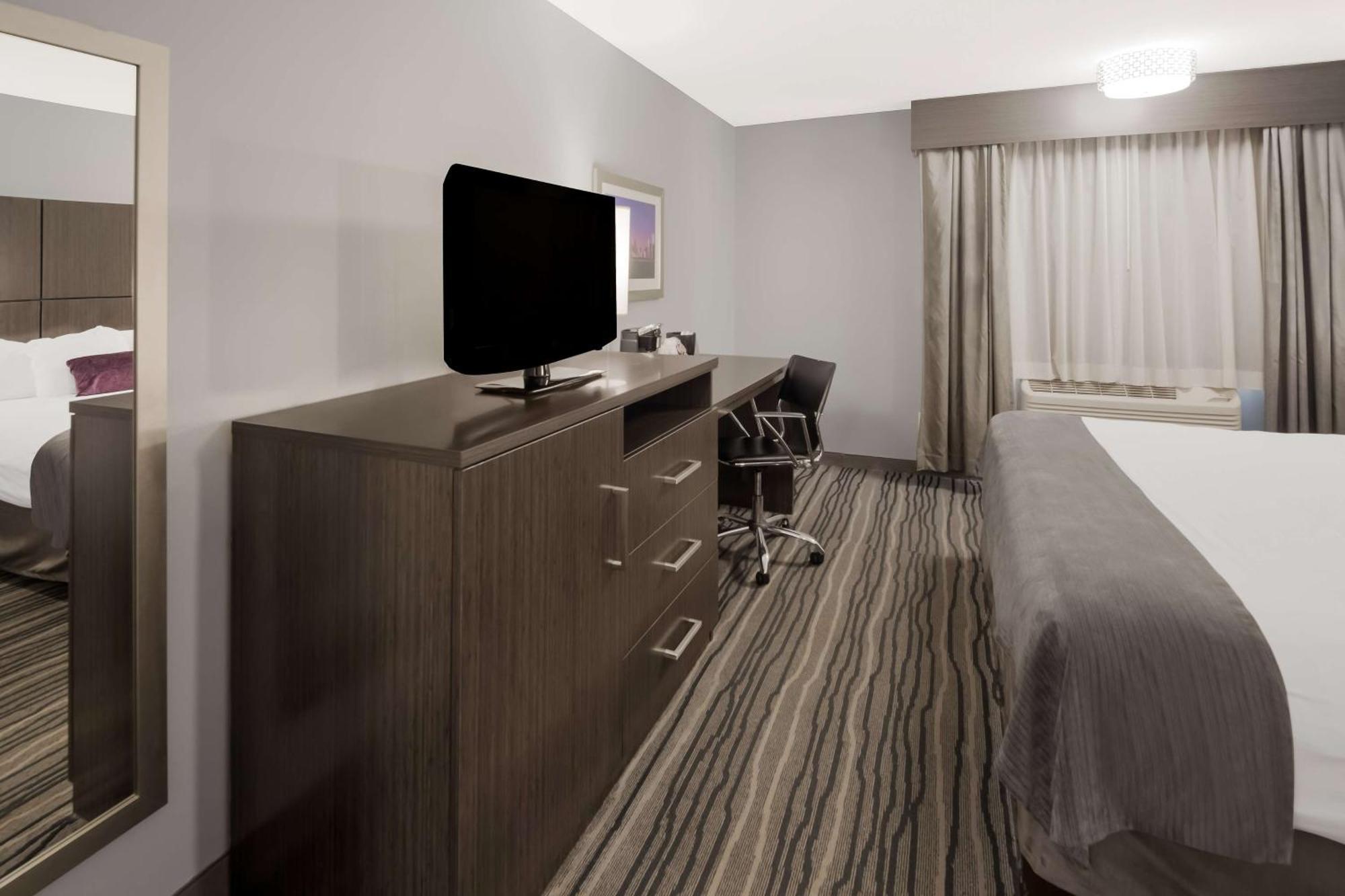 Hotel Western Riverside 3*